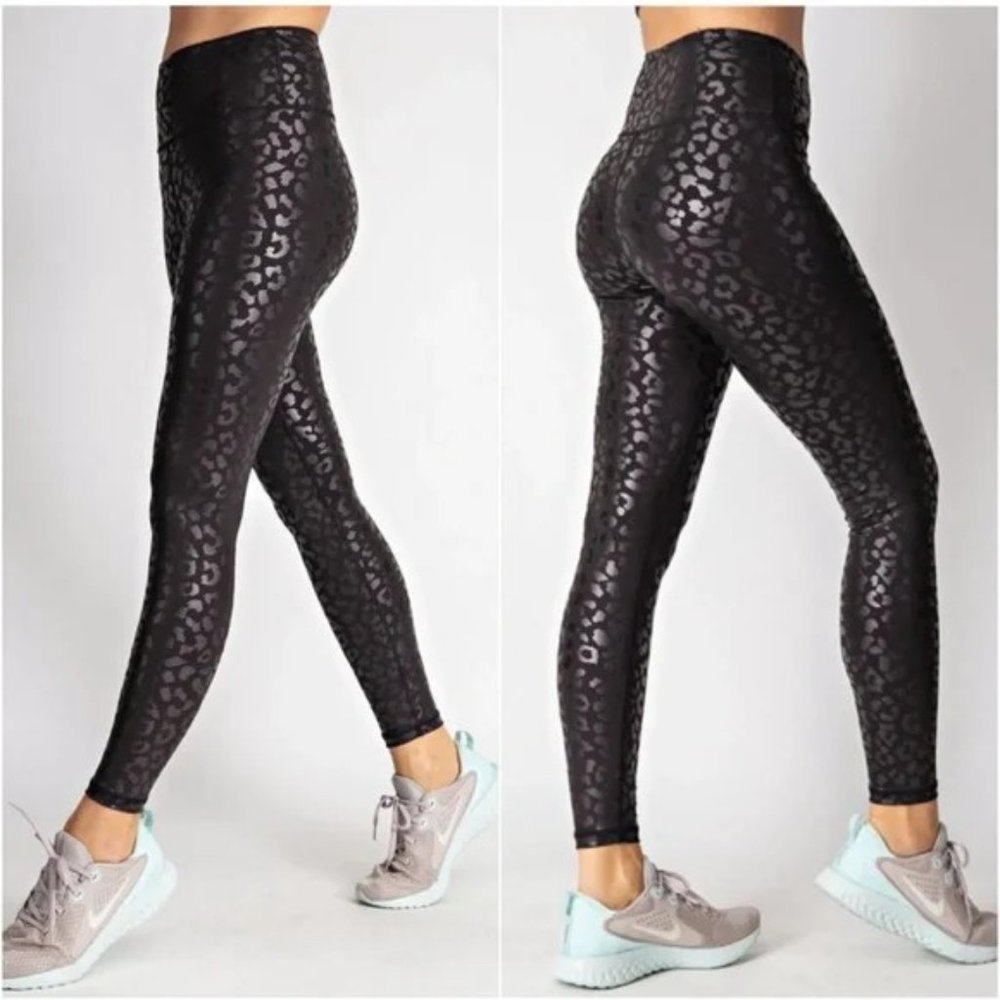 PLUS, SIZED ACTIVE LEOPARD EMBOSSED YOGA ACTIVE LEGGING BLACK PANTS - Picture 4 of 6